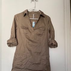 Nwot / Never Worn! Mid-Thigh, Breathable Cargo/Safari Style Shift Dress Full-Length Or 3/4 Sleeves Four Functional Pockets With A 4 Button Collar To Style How You Like! Gorgeous Khaki-Brown Color 100% Cotton The Dress, Buttons, And Sleeve Loops/Fasteners Are In Excellent Condition, With No Blemishes, Snags Etc. *No Zipper/Button Closure* *This Is A Pullover Dress* Size Us S Originally $18 Khaki Beach Dresses With Pockets, Beach Dresses With Pockets In Khaki, Khaki Button-up Workwear Dress, Chic Khaki Button-up Shirt Dress, Khaki Button-up Dress For Daywear, V Neck Black Dress, Khaki Military Collared Shirt, Womens Navy Dress, Fitted Maternity Dress