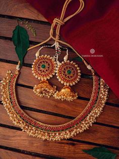 Pearl Gold Necklace Indian, Pearl Jewelry Necklace Indian, Pearl Gold Necklace, Food Tutorials, Crocheted Jewelry, Gold Bridal Necklace, Indian Jewelry Earrings