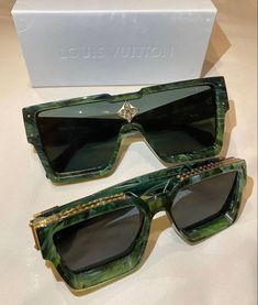 Luxury Green Wayfarer Sunglasses, Luxury Polarized Sunglasses, Luxury Green Sunglasses With Gradient Lenses, Luxury Green Sunglasses With Square Frame, Luxury Square Frame Shield Sunglasses For Formal Occasions, Luxury Sunglasses With Uva Protection And Glass Material, Luxury Square-frame Shield Sunglasses For Formal Occasions, Luxury Green Polarized Sunglasses, Luxury Green Sunglasses With Uv Protection