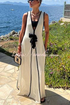 Boat Date Knit Contrast Self Tie Flowy Oversized Maxi Dress Low Rise Skirt Outfit, Oversized Maxi Dress, Sofia Richie Style, Sofia Richie Grainge, Model Off Duty Outfits, Sophia Richie, Date Night Outfit Summer, Bella Hadid Outfits, Chanel Couture