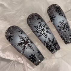 Krampus Nails, Black Xmas Nails, Nail Noel, Winter Nail Ideas, Crazy Nail Designs, Airbrush Nails, Edgy Nails