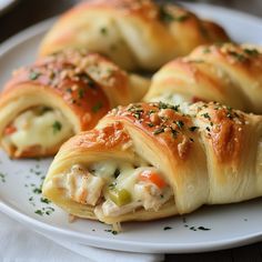 Chicken-Stuffed Crescent Rolls Turkey Crescent Roll Ups, Baked Chicken Stuffed Crescent Rolls, Christmas Eve Lunch Ideas, Christmas Eve Lunch, Chicken Stuffed Crescent Rolls, Crescent Roll Appetizers, Chicken Crescent Rolls, Light Lunches, Beef Empanadas