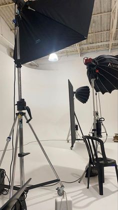 a photo studio setup up with umbrellas and lighting equipment in front of the camera