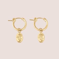 Personalize our Fleur Birth Flower Hoop Earrings from 12 different hand drawn floral designs. Whether it's a dainty daisy for April babes or a lush rose for June queens, this darling piece lets you flaunt your birth month bloom in style 💐 Pick the same flower for both earrings, or mix + match blooms. Check out our matching Fleur Birth Flower Ring: https://www.etsy.com/listing/1699957057/fleur-birth-flower-ring-gold-silver-or DETAILS * Floral options can be seen in the last photos. * Available i Flower Hoop Earrings, Drawn Floral, Month Gifts, Hoop Earrings Gold, Flower Jewelry, Birth Flower, Birth Month, Birth Flowers, Flower Ring