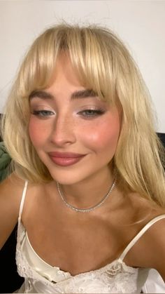 Last Minute Sabrina Carpenter Outfit, Short N Sweet Tour Makeup Ideas, Short Sabrina Carpenter Hair, Sabrina Carpenter Captions Instagram, Sabrina Carpenter Eye Makeup, Sabrina Carpenter Lips, Sabrina Carpenter Lip Combo, Sabrina Carpenter Captions, Sabrina Carpenter Bangs Tutorial