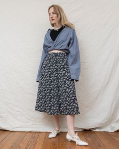 [romance without the heartbreak] Vintage 90s black and white floral midi skirt that buttons up the front. •Elastic in back•Midi length•Buttons up the front•Flowy fit LABEL: PATRICIA JONES USA - Made in USACONDITION: Vintage / ExcellentSIZE: fits M/L Erika is 5'10" and a size S in tops + M/L in bottoms. Please make sure to double check your measurements with the ones listed in the tab below. Floral Button Down Midi Skirt, 90s Floral, Floral Midi Skirt, Black And White Floral, Vintage Country, British Indian, Vintage Accessories, Floral Skirt, Midi Length