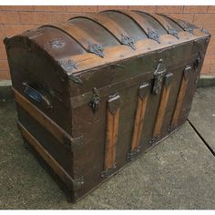 an old trunk is sitting on the sidewalk