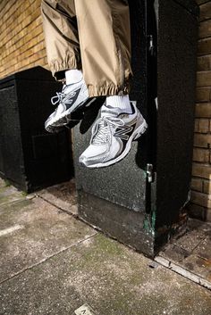 New Balance 860 V2 Outfit, Ewen Spencer, New Balance 860 V2, Nb 2002r, Trending Topic, Street Style Outfits Men, Fresh Shoes, Sneaker Release, Retro Futuristic