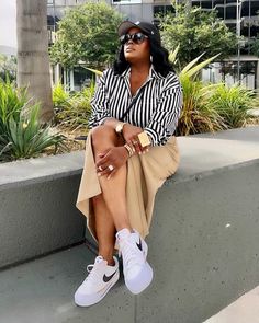 Chubby Girl Fashion, Nike Court Legacy Lift, Court Legacy Lift, Court Outfit, Nike Court Legacy, Sneaker Outfits Women, Fall Transition Outfits, Sneakers Fashion Outfits, Casual Skirt Outfits