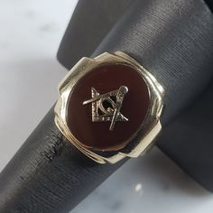 A Mens Vintage Estate 10k Gold Free Mason Ring. The Ring Weighs 7.4g And Is A Size 10.5. The Width Of The Ring Measures 3/4". Any Questions Please Do Not Hesitate To Ask. Be Sure To Check Out Some Of Our Other Great Pieces Of Jewelry For Sale. Masonic Ring, Mens Accessories Jewelry, 10k Gold, Red Gold, Vintage Men, Mens Accessories, Red, 10 Things, Gold