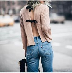 @melotones Blusas Crop Top, Street Style Summer Outfits, Street Style Paris, Current Fashion Trends, Street Style Looks, Street Style Outfit, Fashion Killa, Spring Outfit, Perfect Outfit