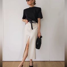 Gorgeous Cream Color Vegan Leather Skirt With Front Split Hem. Purchased From Marcela London Black And White Outfit, Denim Skirt Outfits, Office Dresses For Women, Elegante Casual, Stylish Work Outfits, Casual Work Outfits, White Skirt, Looks Chic, 가을 패션