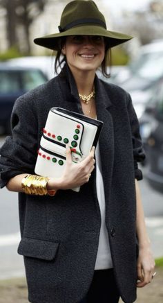 Boxy Blazer, Mode Tips, Chanel Boots, Walking Down The Street, Leandra Medine, Chique Outfits, Paris Mode, Moda Paris, Paris Fashion Week Street Style