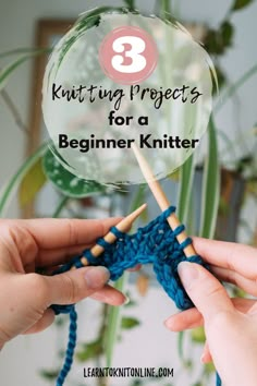 A white woman's hands hold bamboo knitting needles with blue yarn knitted on them. Against a backdrop of plants. Syprosjekter For Nybegynnere, Easy Knitting Projects, Beginner Knitting Patterns, Knitting Instructions, Easy Knitting Patterns, Sewing Projects For Beginners, Diy Knitting