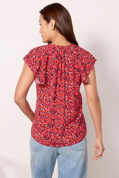 Brighten up your wardrobe with this floral blouse by EVEREVE, featuring a ruffled collar, shirring at the back, and raw edge flutter sleeves. Pair with blue or white denim for a stylish day-to-night look. | EVEREVE Women's Maeve Floral Top, Size Medium, Red Ruffled Collar, Night Looks, Flutter Sleeves, Floral Top, White Denim, Floral Blouse, Raw Edge, Flutter Sleeve, Floral Tops