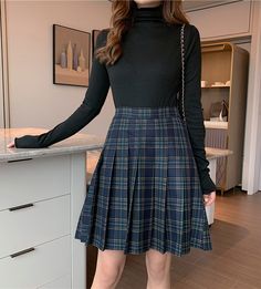 Knee Length Skirts Outfits, Plus Size Plaid Skirt, Skirts Plaid, Pleated Plaid Skirt, Rok Outfit, Plaid Skirt Outfit, Plus Size Plaid, Red Plaid Skirt, Below The Knee Dresses