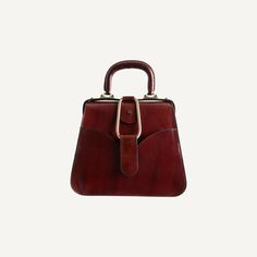 VINTAGE ETIENNE AIGNER HANDBAG – PLAIN GOODS Etienne Aigner Handbags, True Autumn, Money Fashion, Shell Design, Etienne Aigner, Vintage Accessories, Old Money, Leather Handmade, Bucket Bag