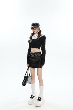 Size(cm) Length Bust Sleeve S 36 68 72 M 37 72 73 L 38 76 74 Size: S M L Fabric: other color: black Listed Year/Season: Spring 2023 Sleeve length: long sleeve Style: Hedging Length: short Poses For Art, Long Sleeve Cropped Top, All Aesthetic, Knitted Long Sleeve, Long Sleeve Style, Runway Models, Spring 2023, Cropped Top, Long Sleeve Crop Top