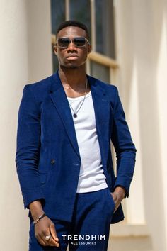 man standing in blue suit blazer and white t-shirt wearing sunglasses and silver tone necklace Men Blue Suit, Walking Fashion, Men's Necklaces, Outfit For Men, Silver Signet Ring, Trendy Summer Outfits, Outfits Men, Summer Outfits Men