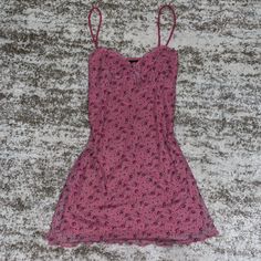 This Pink And Purple Floral Mini Dress Is Perfect For So Many Occasions! It’s In Excellent Condition, And Never Worn. It’s Very Lightweight, And Perfect For The Spring/Summer. Size Xs! Open To Offers. Mauve Floral Print Summer Dress, Purple Mini Sundress, Cute Fitted Purple Dress, Pink Mini Sundress For Date Night, Cute Fitted Purple Dresses, Cute Fitted Purple Mini Dress, Mauve Sleeveless Dress With Floral Print, Purple Fitted Sundress, Purple Sundress For Date Night