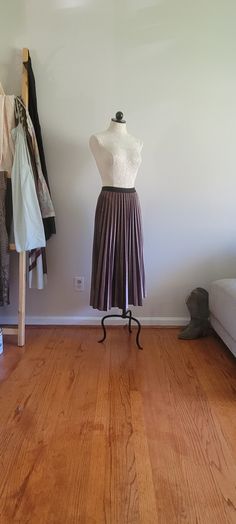 Lovely silvery lavender colored skirt. - elastic waistline  -accordion pleated  Maker- Jacqueline Smith Size- small Measurements Length- 32in. Waist- 26-36 in. Hips- free Jacqueline Smith, Accordion Pleated Skirt, Womens Skirts, Lavender Color, Measurement Length, Pleated Skirt, Womens Skirt, Lavender, Velvet