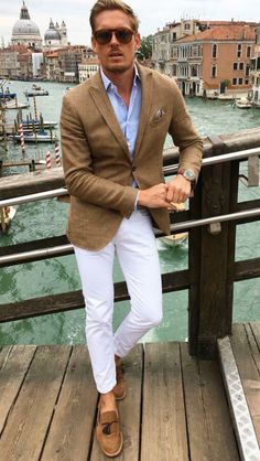 Shoes Herren Style, Hipster Man, Mens Fashion Blog, Tan Jacket, Elegant Man, Instagram Outfits