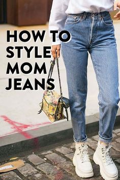 Mom Jeans Outfits Mommy Jeans Styling, Rainy Day Mom Jeans Outfit, Winter Outfit Mom Jeans, Mom Jean Fashion, Style Mum Jeans, Tapered Mom Jeans Outfit, Moms Jeans Outfit Summer, Fall Outfit Mom Jeans, Levis 80s Mom Jeans