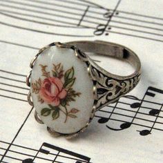 Vintage Pink Rose Cameo Ring Dope Jewelry, Vintage Cameo, Cameo Ring, Funky Jewelry, Pink Ring, Dream Jewelry, Jewelry Inspo, Pretty Jewellery, Music Notes