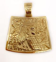 "Very beautiful and unique black painted vintage look 18k solid yellow gold highly detailed Cyrus The Great The First Declarer of The Human Right, The Patron and Deliverer of the Jews(according to the Hebrew Bibles) Persian Achaemenid Empire 2500 B.C. king pendant. Weight: 18.5 grams Dimension : 31×24 mm(1.22\"×1\") without the bail. Please note that the weight might be different because of scale accuracy differences and mass production. Please add me to your Favorites list Please review the des Luxury Antique Gold Collectible Jewelry, Luxury Etched Yellow Gold Jewelry, Luxury 14k Gold Etched Jewelry, Luxury Etched Jewelry, Luxury Etched Gold Jewelry, Luxury Gold Etched Necklace, Collectible Etched Yellow Gold Jewelry, Achaemenid Empire, Cyrus The Great