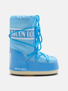 Icon logo-tape snow boots from Moon Boot Kids featuring blue. Shoe Boots Moon, Blue Heart Boots, Moon Boots Outfit, Boots Moon, Pastel Clothing, Boots For Boys, Fashion Collection Inspiration, Space Fashion, Pretty Shoes Sneakers