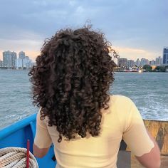 Curlyhead Hairstyles, Curly Haircuts With Layers, Medium Curly Haircuts With Layers, Curly Hair Goals, Medium Curly Haircuts, Layered Curly Haircuts, Haircuts With Layers, Hair Facts, Medium Curly