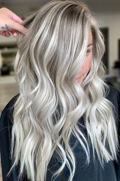 Blonde Hair Trends, Silver Hair Color Ideas, Ice Blonde Hair, Tan Skin Blonde Hair, Grey Blonde Hair, Tone Skin