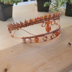 Handmade copper wire wrapped crown with Carnelian and Sunstone. Wire Crown Headpieces, Wire Wrapped Crown, Kawaii Hair Accessories, Wire Crown, Copper Wire Crafts, Star Crown, Headpiece Diy, Wire Headband, Wire Jewelry Tutorial