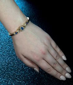 Plain Gold Bangles, Blue Sapphire Bracelet, Bijoux Art Nouveau, Gold Mangalsutra Designs, Gold Chain Design, Wrist Jewelry, Black Beaded Jewelry