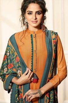 Front Neck Designs, Straight Salwar, Salwar Designs, Neck Designs For Suits, Pakistani Fashion Casual, Gaun Fashion, Pakistani Dresses Casual, Kurta Neck Design, Salwar Kamiz