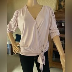 Nwt This Veronica M Three-Quarter Length Sleeve Top Has Wrap Front That Is Tacked At The V And A Banded Drop Waist Line With A Large Tie Bow. Mauve V-neck Top For Fall, Chic Mauve Tops For Fall, Feminine Lavender V-neck Top, Purple Stretch Feminine Top, Stretch Purple Feminine Tops, Fitted Lavender V-neck Blouse, Elegant Mauve Tops For Spring, Elegant Lavender V-neck Blouse, Chic Mauve V-neck Top