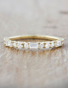 Round Diamond Wedding Band, Emerald Wedding Band, Round Diamonds Wedding Band, Round Wedding Band, Ring Bands, Round Engagement Rings, Ring Ideas, Wedding Rings Vintage, Engagement Ring Cuts