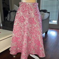 Midi Jacquard Skirt By Champagne & Strawberry In A Pink And Silver Metallic Color. The Skirt Is New And Never Worn Length Is Approximately 31 Inches And Waist 14 Inches Strawberry Champagne, Strawberry Pink, Jacquard Skirt, Pink And Silver, Metallic Colors, Women Skirts Midi, Metallic Silver, Midi Skirt, Champagne