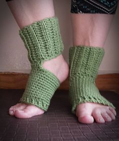 This listing is for the pdf crochet pattern and not the finished item. ----- These yoga socks feature a ribbed cuff at top and around the toe area. Very easy one page pattern. Supplies needed: H SIZE CROCHET HOOK WORSTED WEIGHT YARN ----- As with all our patterns, please do not share, redistribute or alter to claim as your own. You may sell items made from this pattern. Credit to the designer is appreciated, but not required.