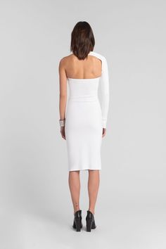 Elegance meets edge. Welcome to the iconic silhouette that put our brand on the map. The Manhattan, here in an asymmetric midi dress design, is as flattering as it is captivating, defined by a halter neckline that continues to an elegant long sleeve framing an open back. Fashioned from our structured, mid-stretch European ponte for the perfect all-day-or-night fit. Need help putting it on? Watch the tutorial.[SPLIT] Sam, in off white and in black, is 5'8" (173 cm) tall, wearing size XS. Natalia, Chic Asymmetrical Midi Dress, Fitted Midi Dress With Asymmetrical Skirt For Cocktail, One Shoulder Midi Bodycon Dress For Evening, Cocktail Bodycon One Shoulder Midi Dress, One Shoulder Bodycon Midi Dress For Cocktail, Elegant Fitted Asymmetrical Dress, Asymmetrical One Shoulder Bodycon Dress For Formal Events, One-shoulder Bodycon Midi Dress For Cocktail, Formal Bodycon One Shoulder Dress With Asymmetrical Shape