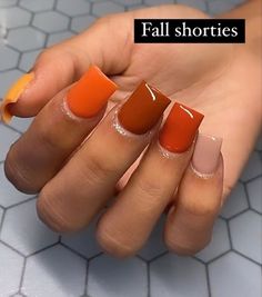 Acrylic Overlay Fall Nails, Acrylic Overlay Nails Short Fall Colors, Short Acrylic Nails Fall 2023, Short Acrylic Nails Square Fall Colors, Fall Color Nails Black Women, Fall Nails Shorties, Fall Colors Acrylic Nails, Thanksgiving Acrylic Nails Short, Fall Acrylic Nails Short Square