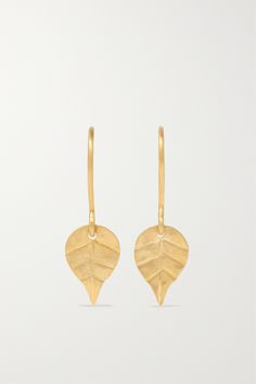 Set on dainty hinges, the charms on Pippa Small's earrings sway like real leaves. They're delicately handcrafted by artisans from 18-karat gold that's lightly brushed to enhance its subtle glow. Yellow Gold Leaf-shaped Brass Earrings, Yellow Gold Leaf-shaped Earrings For Pierced Ears, Leaf-shaped Yellow Gold Brass Jewelry, Yellow Gold Leaf Earrings, Hand Forged Dainty Earrings, Moonstone Earrings Gold, Small Drop Earrings, Real Leaves, Aquamarine Earrings