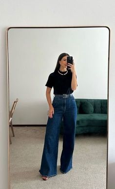 Ootd Wide Leg Jeans, How To Style Wide Leg Jeans, Style Wide Leg Jeans, Outfit Elegantes, Outfits Con Jeans, Outfit Mujer, Stylish Work Outfits