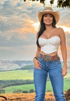 Cowboy Women, Foto Cowgirl, Rodeo Style, Cute Cowgirl Outfits, Cowgirl Style Outfits, Latina Fashion Outfits, Looks Country