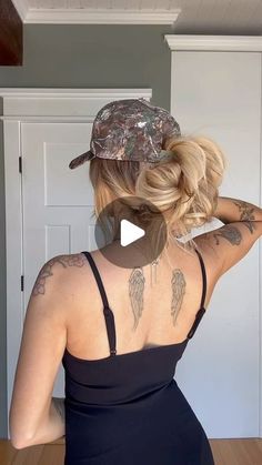 TORIE BLISS on Instagram: "Hat hair can still be cute 🤠🌞💘 save & try  Outfit & hat details linked in stories!!" Lake Day Hairstyles With Hat, Trucker Hat Hairstyles Medium Hair, Updo With Hat, Baseball Hairstyles For Women, Hat Bun Hairstyles, Hat Ponytail Hairstyles, Long Hair With Hat Hairstyles, Hairstyle For Hat, Messy Bun With Hat