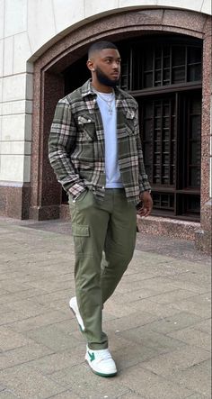 Jeans And T Shirt Outfit For Men, Casual Wear For Men Street Style, Summer Looks Men Aesthetic, Mens Athletic Streetwear, Easter Fits Men, Spring Outfits For Men Street Styles, Green Fall Outfit Men, Warren Lotas Outfit, Outfit Homme Aesthetic