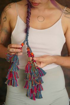 Hair Styles With Beads, Ribbons Hair, Hair Accessories Braids, Beaded Boho Jewelry, Hair Twists, Diy Fabric Jewellery, Vintage Pipes, Beaded Hair, Crochet Hair Accessories