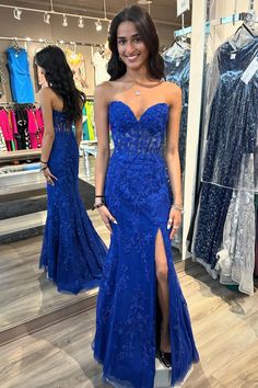 The simply elegant blue lace mermaid dress features a sweetheart's neckline and a lace-up back. Simple Royal Blue Prom Dress, Strapless Royal Blue Prom Dress, Prom Royal Blue Dress, Royal Blue Mermaid Prom Dress, Royal Blue Formal Dresses, Long Homecoming Dress, Short Princess Dress, Bday Dress, Royal Blue Prom Dress