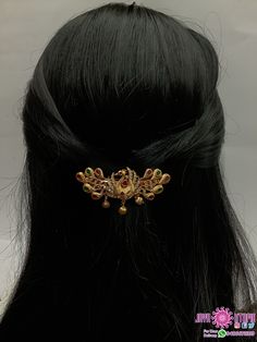 Kurdish Jewelry, Jada Billalu, Girls Party Hairstyles, Minimalist Accessories Jewellery, Indian Hair Accessories, Gold Hair Clip, Hairstyles Design, Dope Jewelry Accessories, Designer Hair Accessories