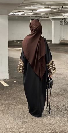 Eid Abaya Outfit, Black Abaya Aesthetic, Abaya Outfit Ideas, Black Outfit Hijab, Modest Outfits Muslim, Abaya Outfit, Hijabi Fits, Muslimah Outfit, Hijabi Outfit